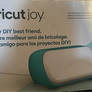 Cricut joy cutting machine starter kit - New in box